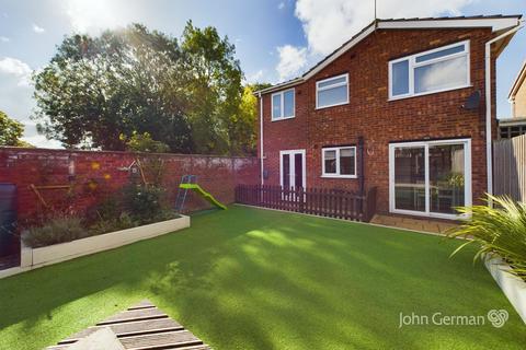 13 Spinneyfields, Stafford, ST17 4RR