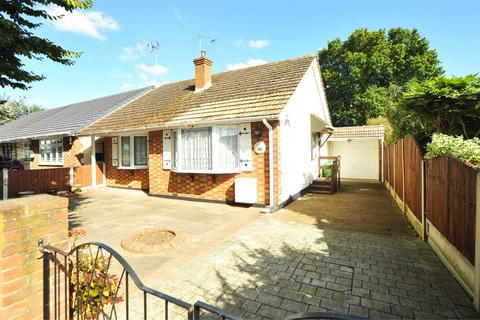 2 bedroom detached bungalow for sale, The Redinge, Billericay