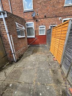 2 bedroom semi-detached house to rent, Parkes Street, Smethwick B67