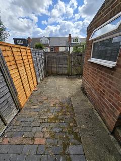 2 bedroom semi-detached house to rent, Parkes Street, Smethwick B67