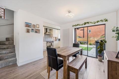 8 Lathom Close, Burscough, Ormskirk, L40 5XW