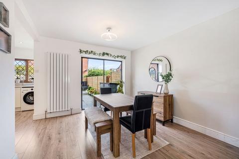 8 Lathom Close, Burscough, Ormskirk, L40 5XW