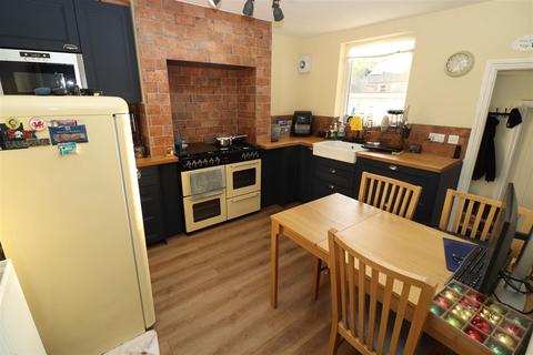 2 bedroom terraced house for sale, North Street, Rushden NN10