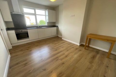 3 bedroom flat to rent, Russell Lane, Whetstone