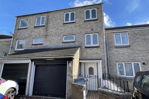 3 bedroom terraced house for sale, Linthorpe Court, South Shields