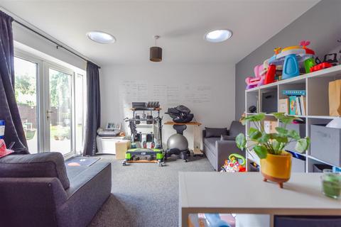 11 Crownsmead, Northampton, NN4 9XP