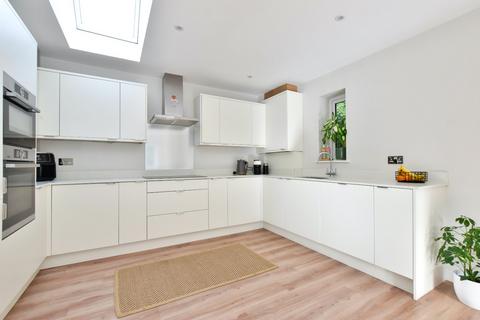 1 bedroom maisonette for sale, Station Road, Amersham, Bucks, HP7