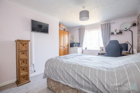 5 Bracken Drive, Attleborough, NR17 1TA