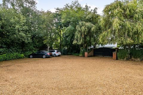 2 bedroom flat for sale, Round Oak Road, Weybridge, Surrey, KT13