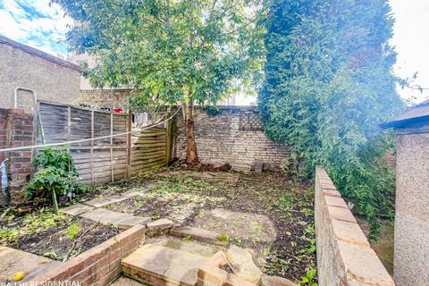 32 Brewery Road, London, SE18 7PT