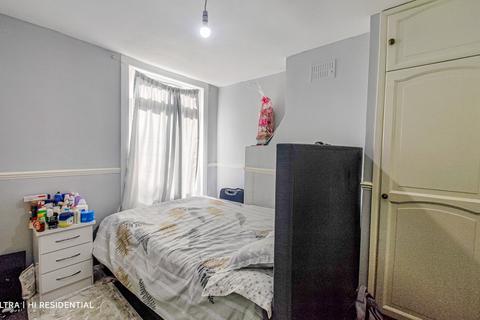 32 Brewery Road, London, SE18 7PT