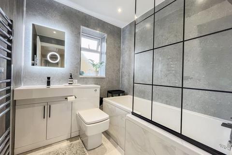 15 Lavender Close, Pendeford, Wolverhampton, WV9 5SB