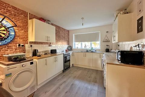 3 bedroom townhouse for sale, Fairlawn Close,New Invention, Willenhall