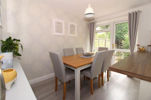 16 Honiton Way, Walsall, WS9 0JS