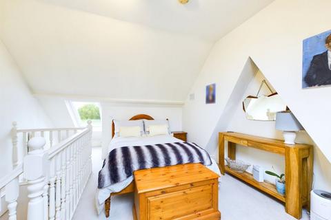 15 Park Road, Caterham, CR3 5TB