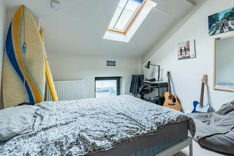 Flat 4, 14 Wetherell Place, Bristol, BS8 1AR