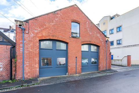 Flat 4, 14 Wetherell Place, Bristol, BS8 1AR