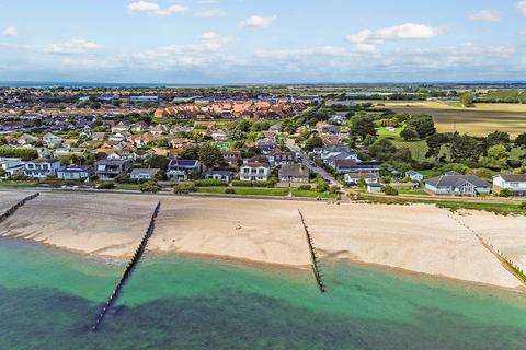 5 bedroom detached house to rent, East Beach Road, Selsey PO20