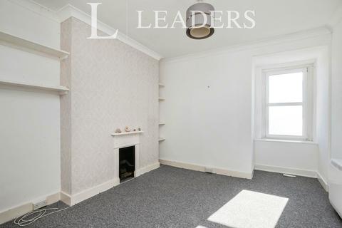 2 bedroom flat to rent, West Parade