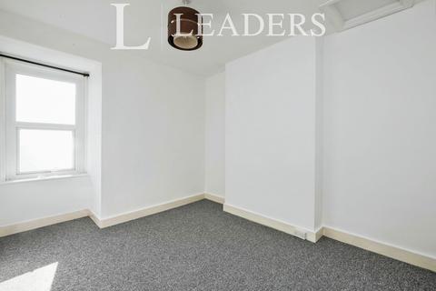 2 bedroom flat to rent, West Parade