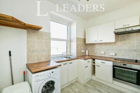 2 bedroom flat to rent, West Parade