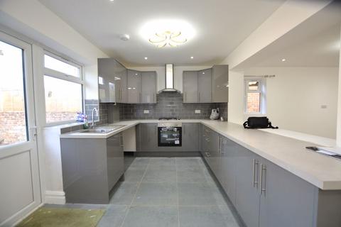 4 bedroom detached house to rent, Upton Park, Slough