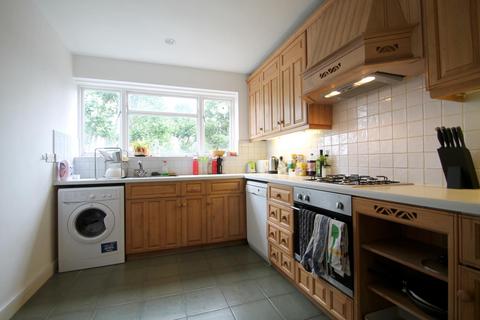 2 bedroom property to rent, Woodville Gardens, Lovelace Road, Surbiton, KT6