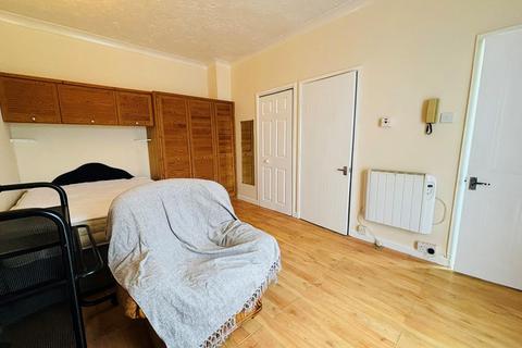 Studio to rent, Suffolk Avenue, Southampton SO15