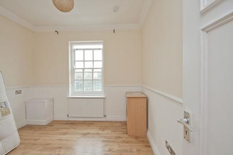 2 bedroom flat to rent, Charrington House, Cephas Avenue, London