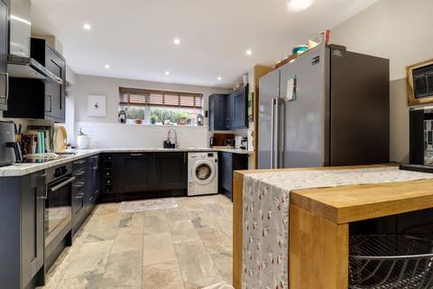 27 Benner Lane, West End, Woking, GU24 9JR