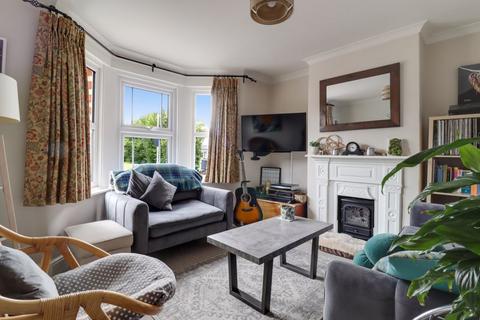 27 Benner Lane, West End, Woking, GU24 9JR