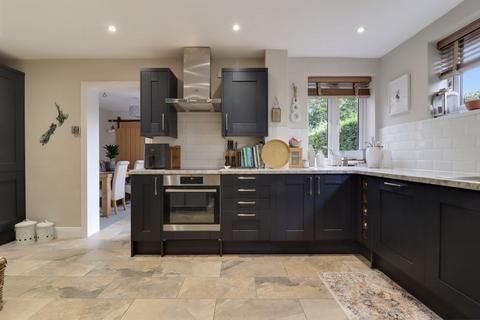 27 Benner Lane, West End, Woking, GU24 9JR
