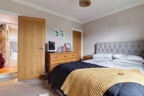 27 Benner Lane, West End, Woking, GU24 9JR