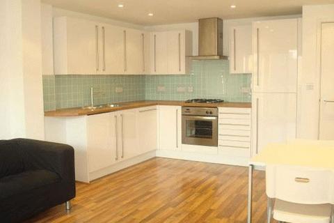 2 bedroom flat to rent, Chicksand Street, London