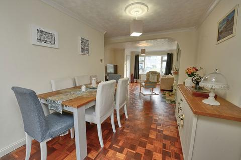 17 Beechbrook Avenue, Yateley, GU46 6LE