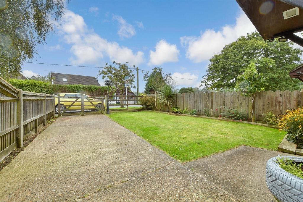 Driveway/Front Garden
