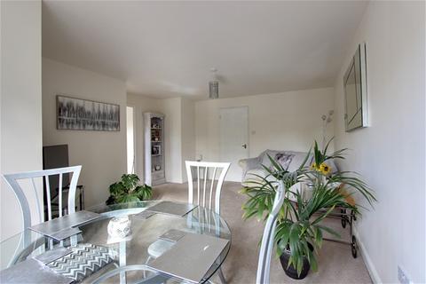 2 bedroom flat to rent, Clarence Close, New Barnet