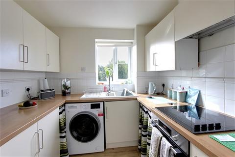 2 bedroom flat to rent, Clarence Close, New Barnet