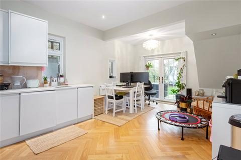 2 bedroom maisonette to rent, Valetta Road, London W3