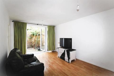 1 bedroom flat for sale, Barton Close, London