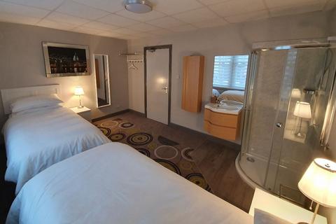 Guest house to rent, Cardiff CF10