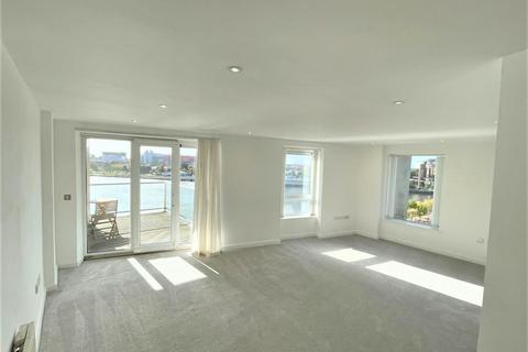 2 bedroom apartment to rent, 31 The Quays, Salford M50