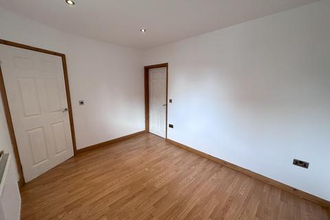 2 bedroom terraced house to rent, Bristol BS16