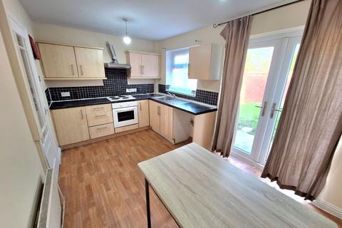 2 bedroom semi-detached house to rent, Buttress Street, Manchester