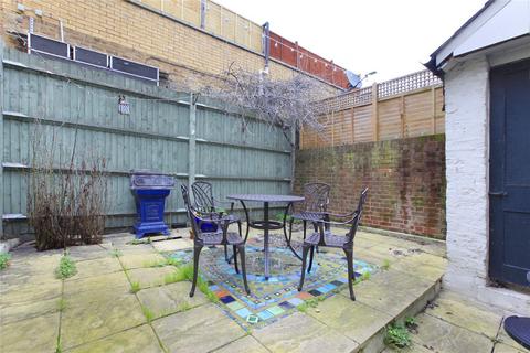 4 bedroom end of terrace house to rent, Patience Road, London SW11