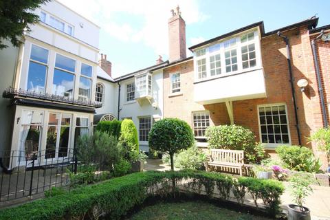 2 bedroom house to rent, West Hill Court, Henley-On-Thames RG9