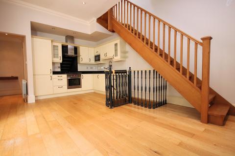 2 bedroom house to rent, West Hill Court, Henley-On-Thames RG9