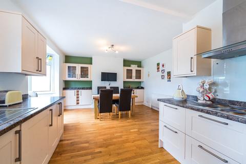 417 Commonside East, Mitcham, CR4 1HG