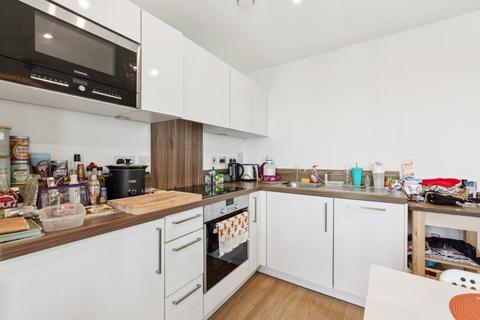 Studio to rent, Jefferson Plaza, London E3