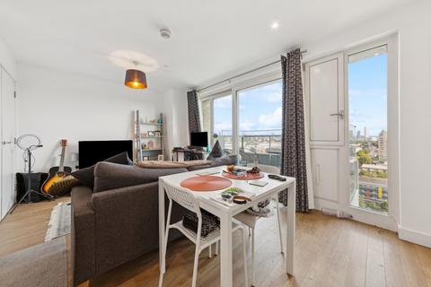 Studio to rent, Jefferson Plaza, London E3